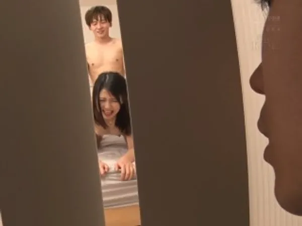 Thanh niên đang vụng trộm với chị hàng xóm thì anh chồng về…